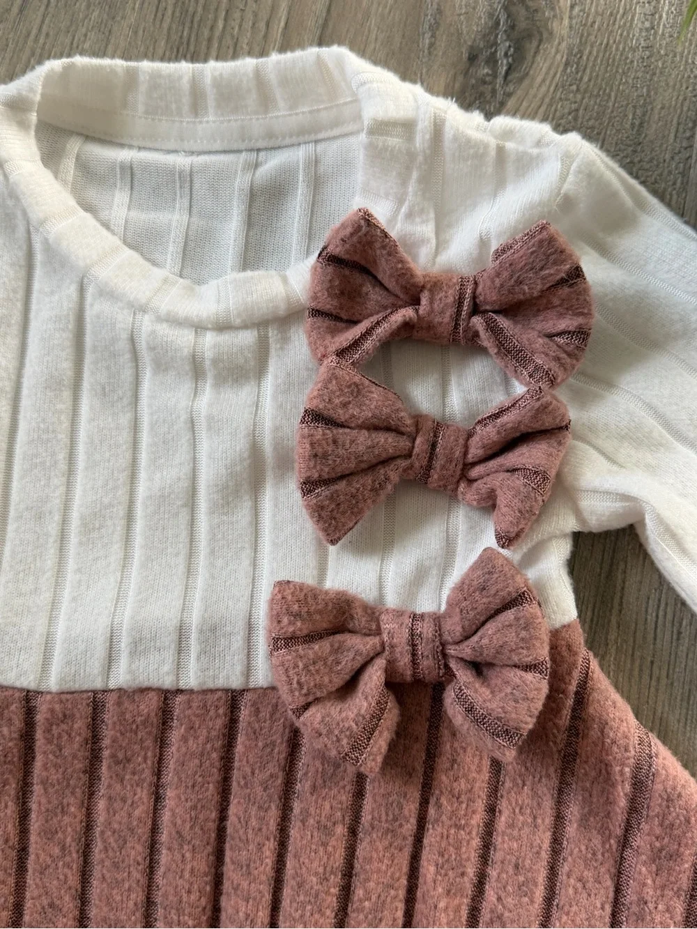 Two-Piece Knit Girls Set with Mauve Bows
